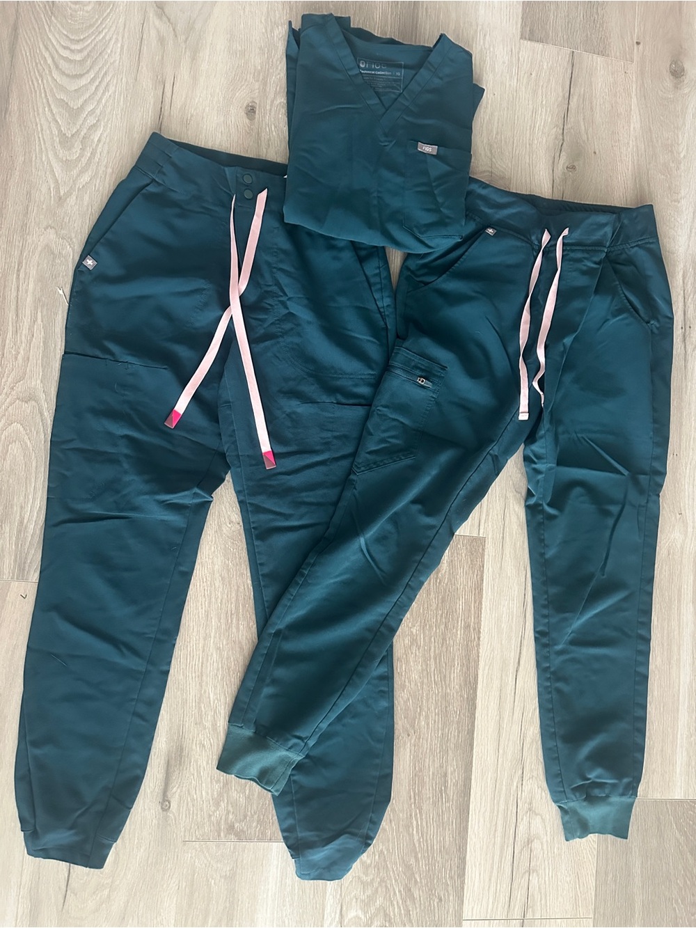 Women’s Figs Teal Jogger Scrub Pants with Pink Drawstrings